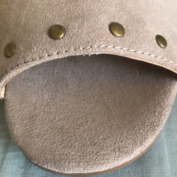 Madeline faux gray suede studded slip on sandals chunky heel Sz 9.5 comfy casual - Picture 9 of 15